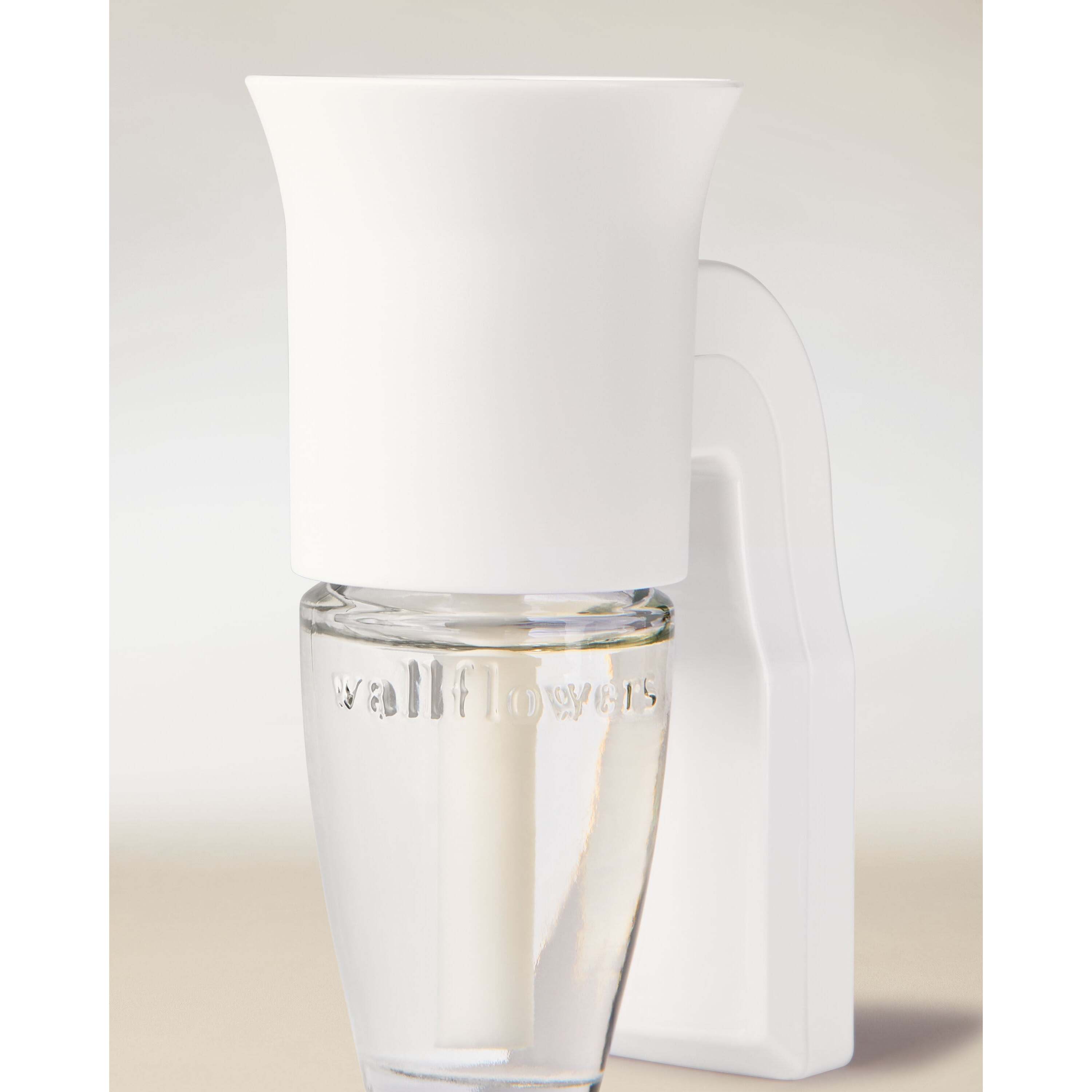 White Flare Wallflowers Fragrance Plug - Image 2