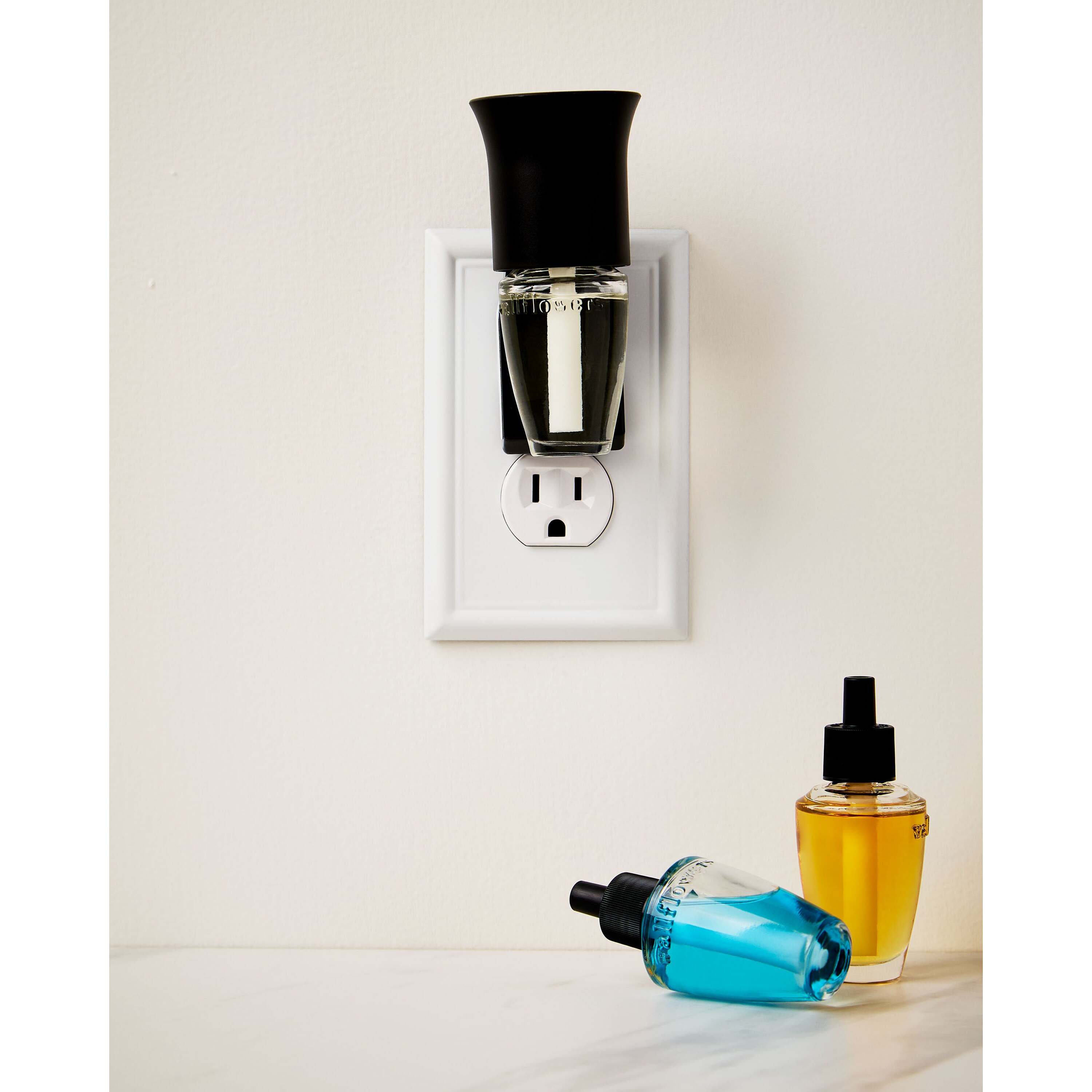 Black Flare Nightlight Wallflowers Fragrance Plug - Image 5