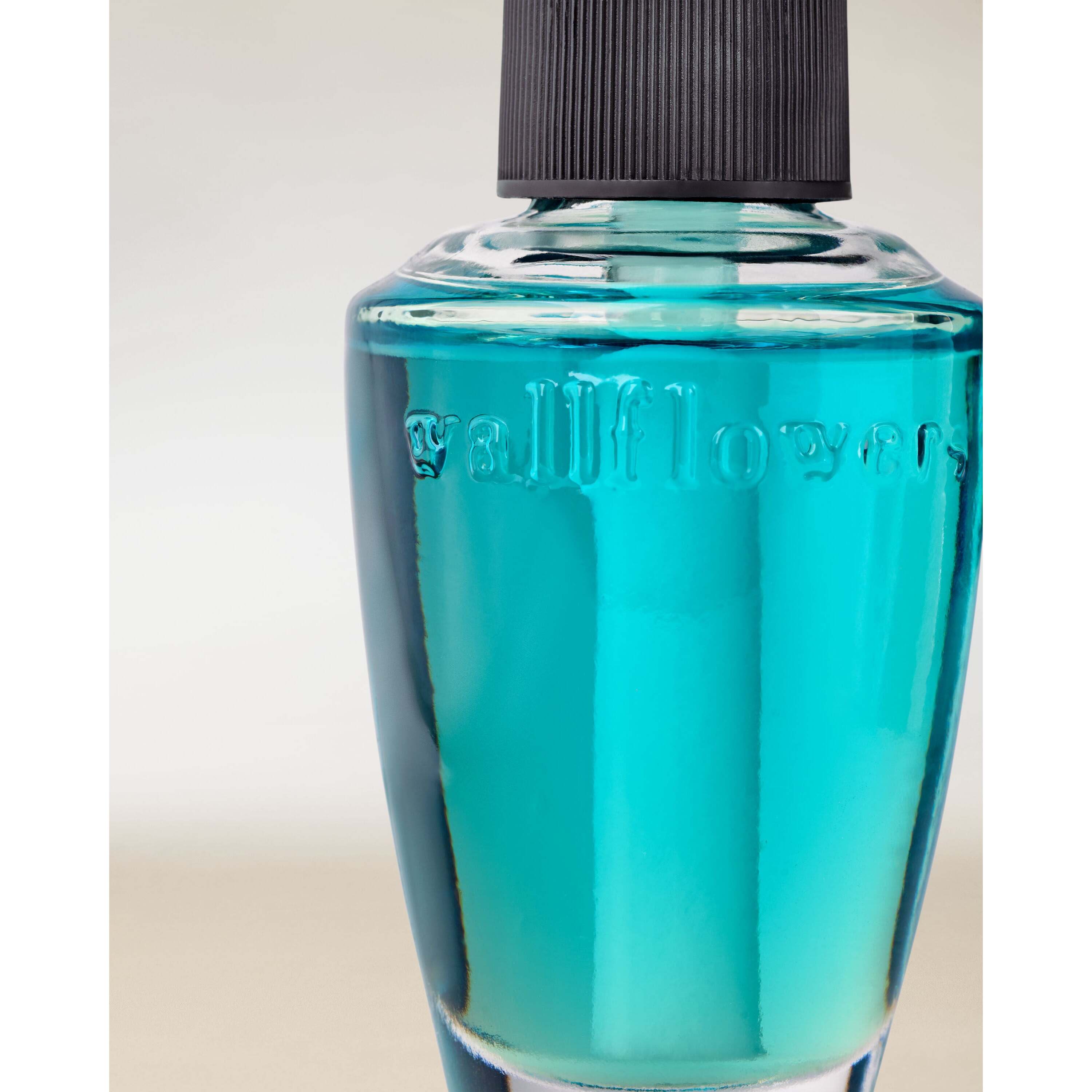 White Gardenia Wallflowers Fragrance Refill - Image 2